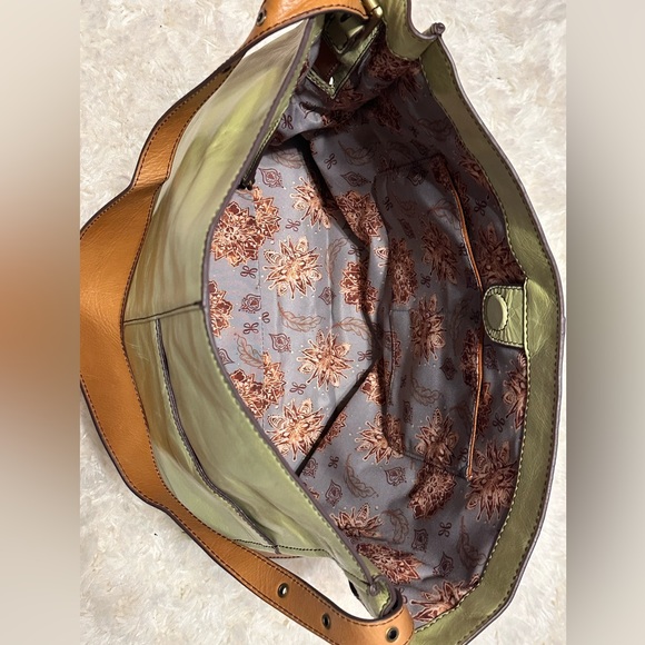 Used Hobo handbag in a pretty Eucalyptus color 💚 - Picture 5 of 7